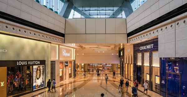 人工智能机器人和人谈恋爱