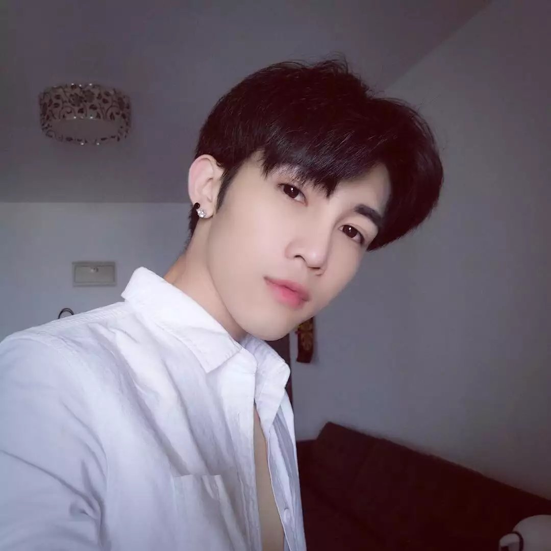 潘逸容亚